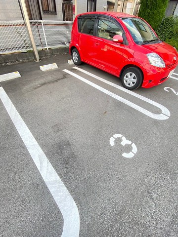 アビタシオン仁川Ⅱの駐車場