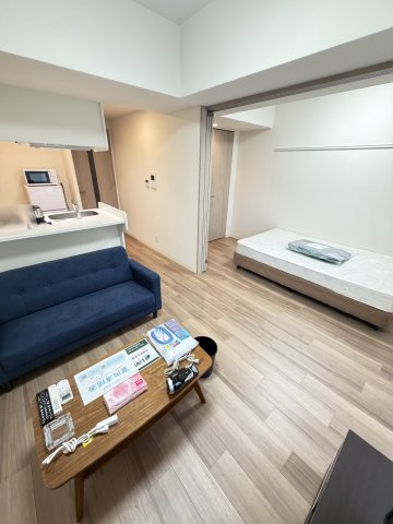 プレサンス新神戸駅前の居間・リビング
