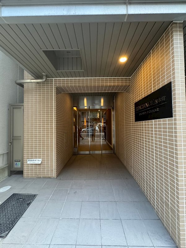 フレンシアノイエ内本町のエントランス