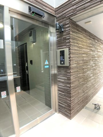 台東区上野桜木２丁目の賃貸マンションのエントランス