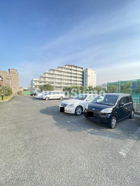 アムールたかはしの駐車場