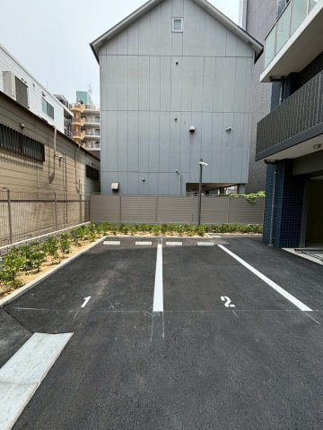 プレサンスサクラガワグロワールの駐車場