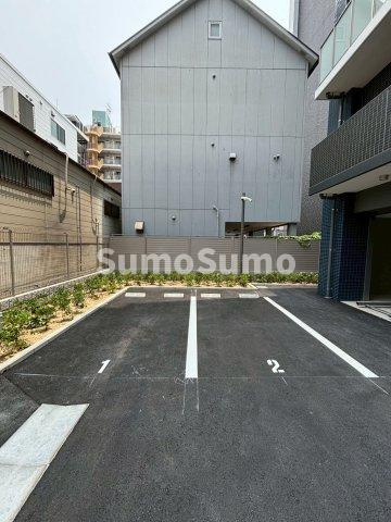 プレサンスサクラガワグロワールの駐車場
