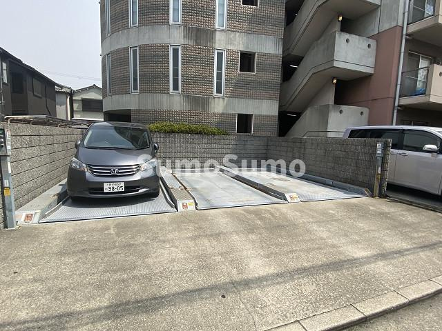 Y'sコート蘭びっくの駐車場|駐車場完備です