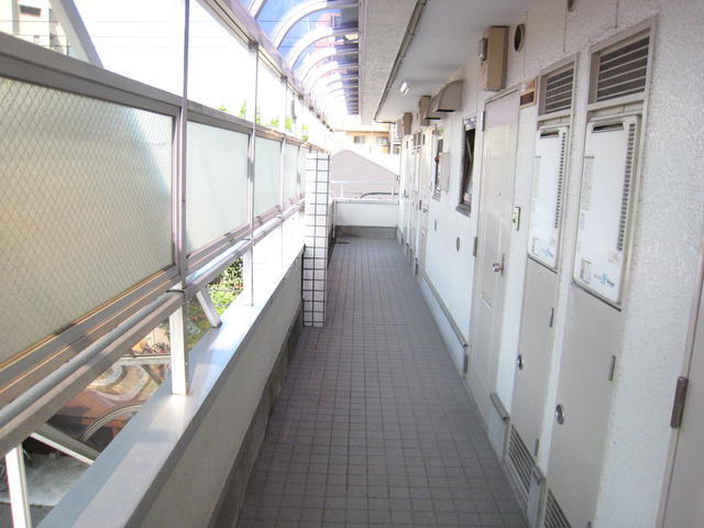 屋根付き廊下（雨の時うれしい）