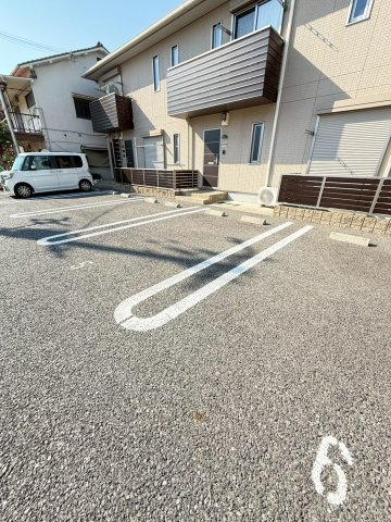 プレミール藤江の駐車場