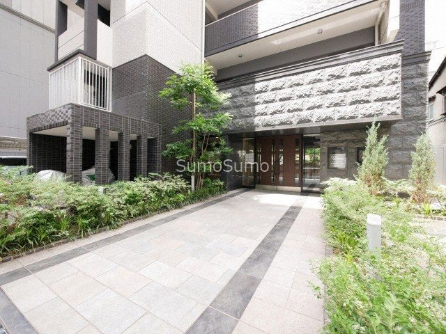 プレサンス松屋町ファステのエントランス