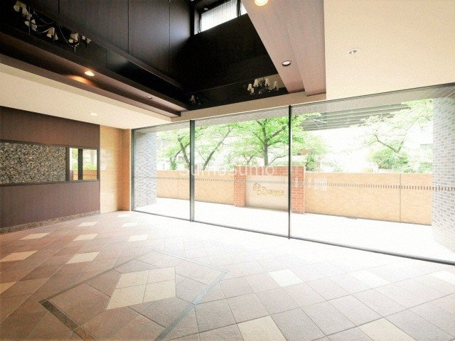 プレサンス松屋町ファステのロビー