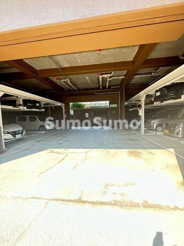 プレステージ南大久保の駐車場|駐車場完備です