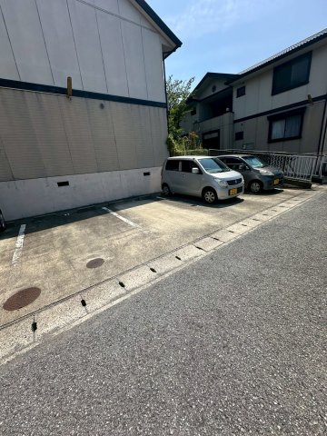 フレマリール高苗代の駐車場