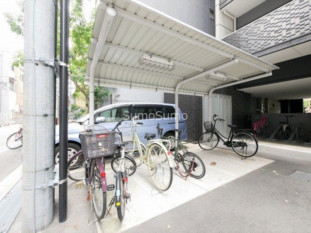 プレサンス松屋町ファステの駐車場