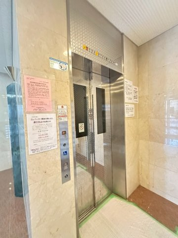 プレステージ西明石Ⅷのエントランス