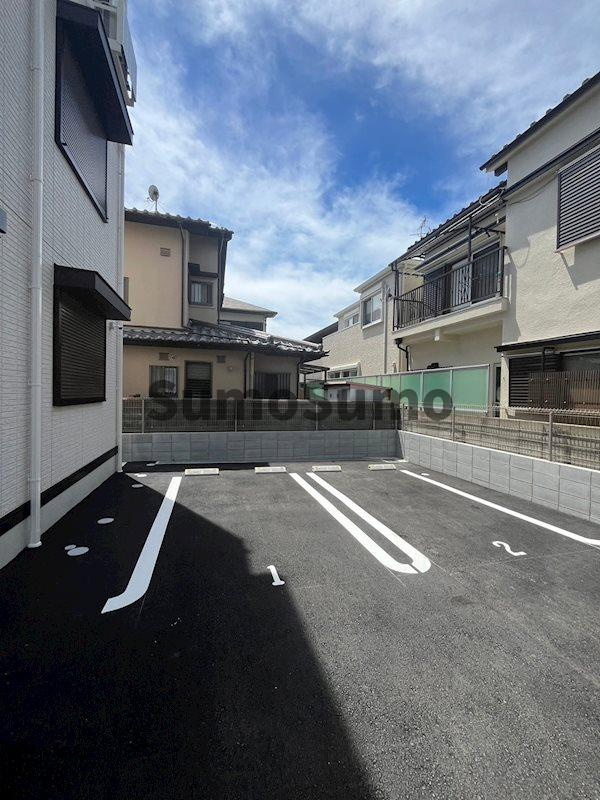 エテルノ塚口の駐車場|車をお持ちの方に嬉しい駐車場付きの物件です