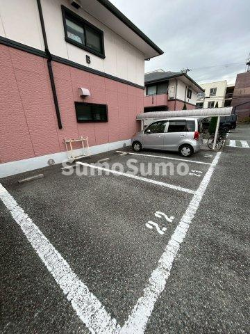 プレステージ芦屋Ｂ棟の駐車場|車をお持ちの方に嬉しい駐車場付きの物件です