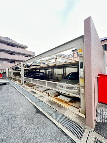 プレステージ西明石Ⅲの駐車場
