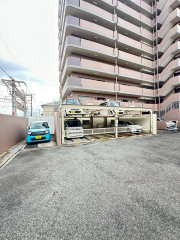 プレステージ西明石Ⅲの駐車場