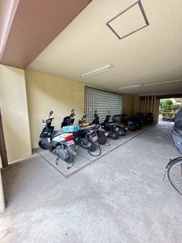 プレステージ西明石Ⅲの駐車場