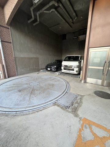 プレステージ西明石駅前グランディールの駐車場|カースペースがあります