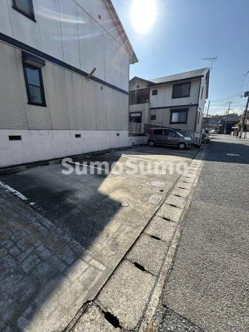 フレマリール高苗代の駐車場|車をお持ちの方に嬉しい駐車場付きの物件です
