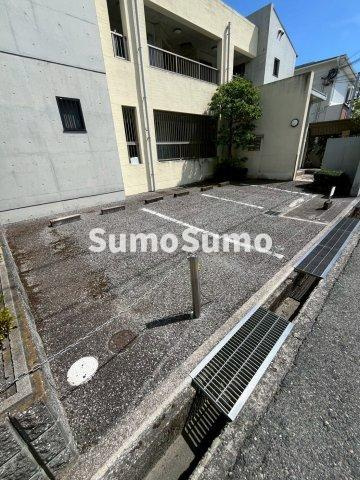 フレンズKの駐車場