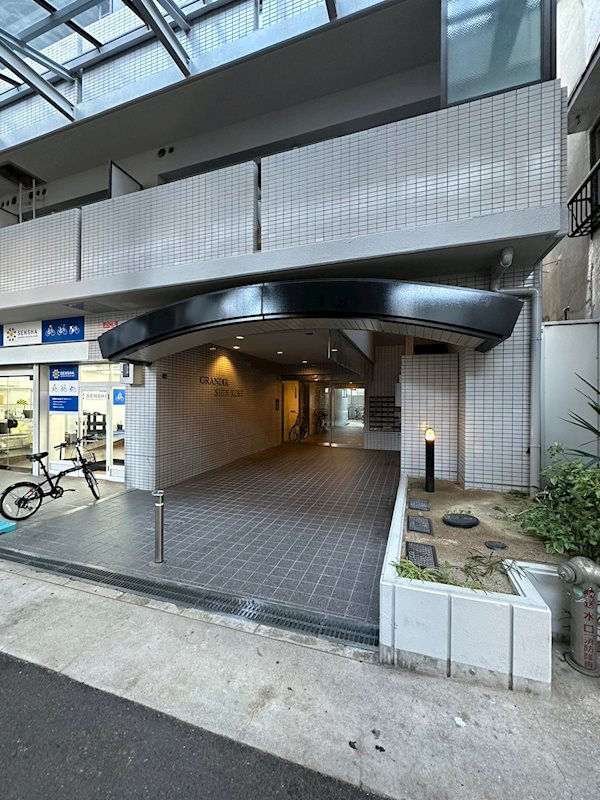グランデール新神戸の外観