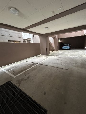 プレステージ明石本町の駐車場