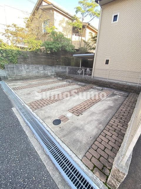 クレール・マ・メゾンの駐車場