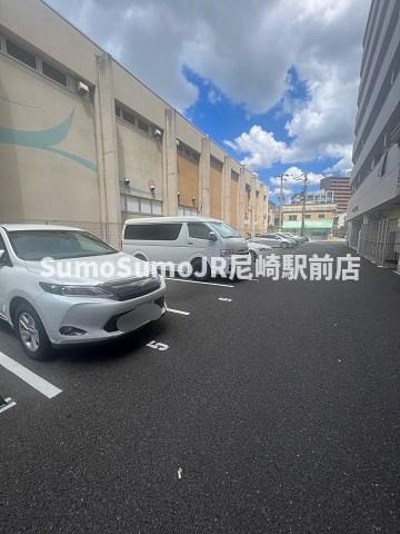 エスタート御幣島の駐車場|車をお持ちの方に嬉しい駐車場付きの物件です