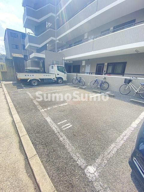 エコロCITY七松の駐車場