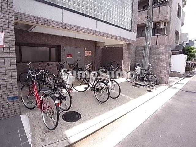 グランシャリオ南塚口の駐車場