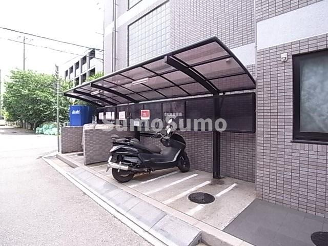 グランシャリオ南塚口の駐車場