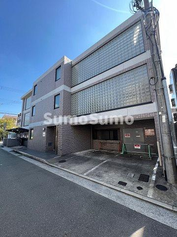 グランシャリオ南塚口の駐車場
