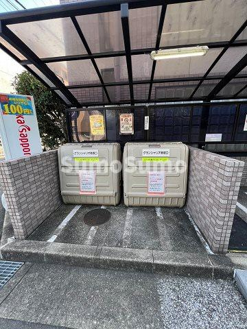 グランシャリオ南塚口の駐車場