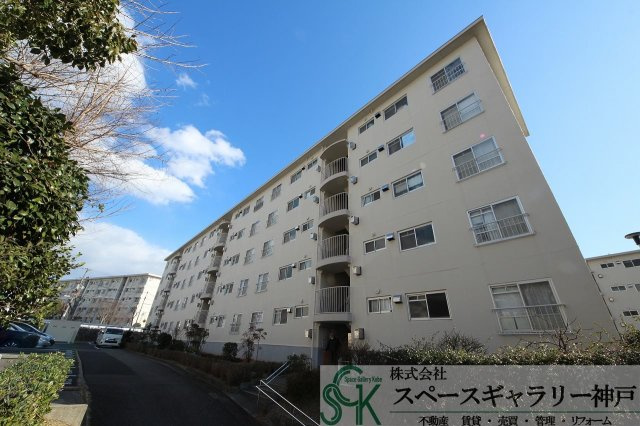 神陵台東住宅49号棟の外観