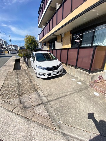 クルナードの駐車場