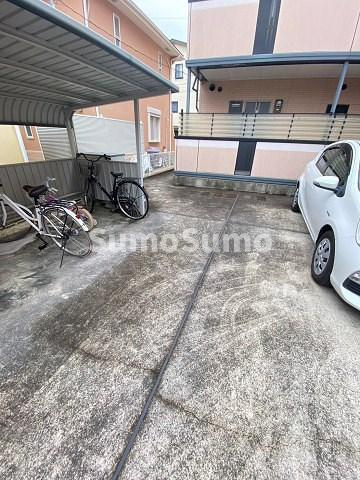 エスポワールの駐車場