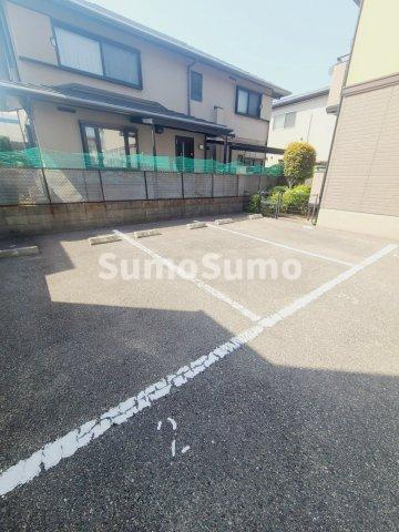 ウイング西宮の駐車場