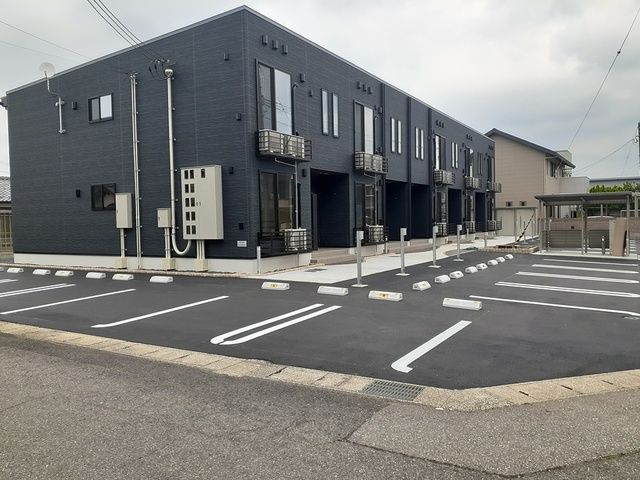 アルバハオスの駐車場