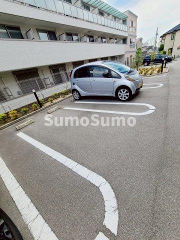 グランフローラの駐車場