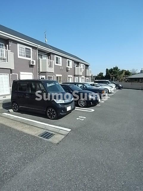 メゾンⅣの駐車場