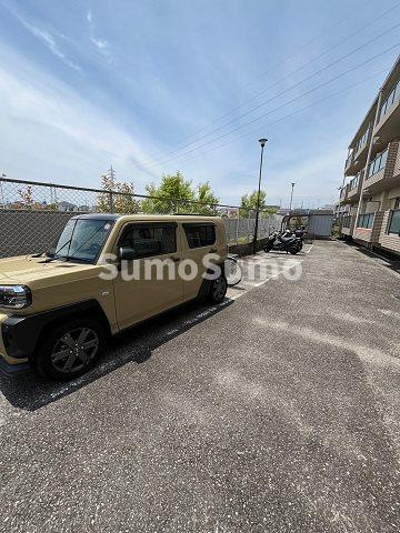 メゾン兵庫の駐車場|駐車場に車を止められます