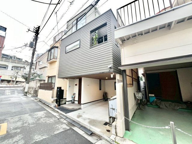 北区上中里2丁目　中古戸建の前面道路含む現地写真|2026.02.08撮影

現地ご見学希望・資料請求などお気軽にお問い合わせ下さい！
03-5990-5201