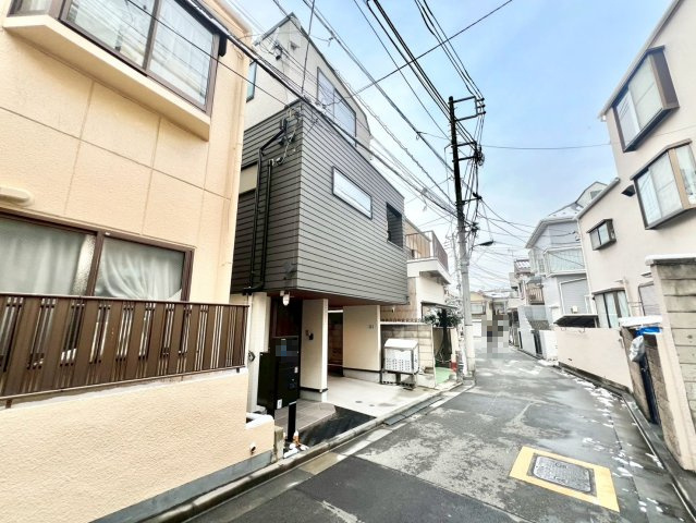 北区上中里2丁目　中古戸建の前面道路含む現地写真|2026.02.08撮影

現地ご見学希望・資料請求などお気軽にお問い合わせ下さい！
03-5990-5201