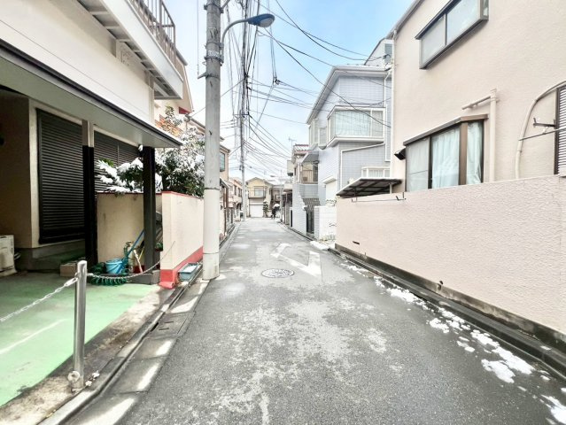 北区上中里2丁目　中古戸建の前面道路含む現地写真|2026.02.08撮影

現地ご見学希望・資料請求などお気軽にお問い合わせ下さい！
03-5990-5201