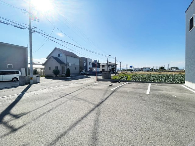 グランメゾン・国府の駐車場