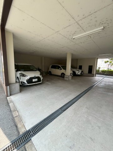 エミネンス小野の駐車場