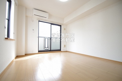 【居間・リビング】 | カーサ・ボニート | 落ち着いた色調の明るいお部屋♪