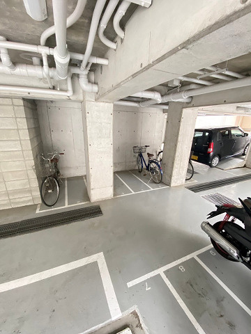 ユーコート武庫川の駐車場