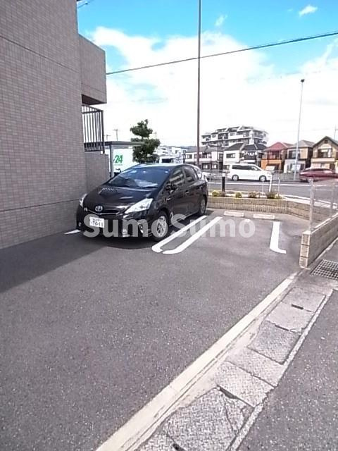 カルムの駐車場
