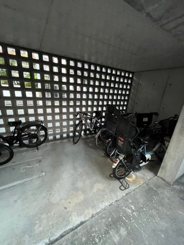 ユーコート武庫之荘 の駐車場